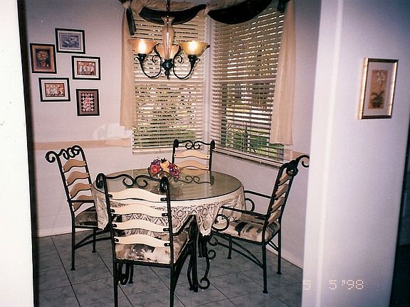 breakfast room