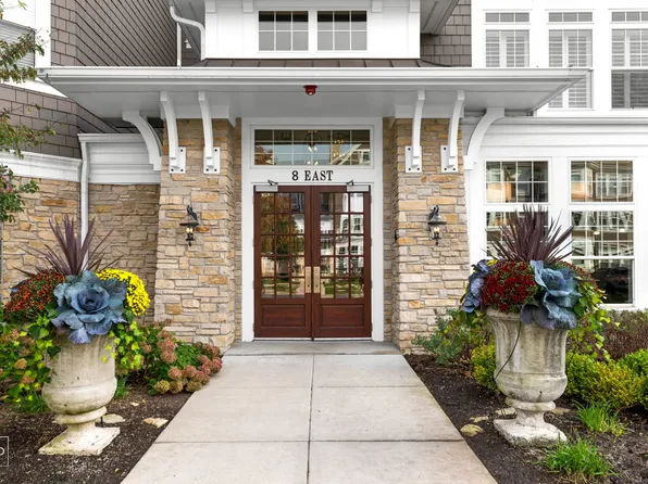 8 E Kennedy Ln Unit 301, Hinsdale, IL 60521