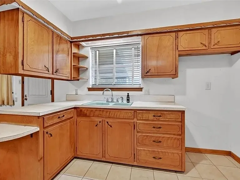 1402 Hillcrest Dr — Photo 19