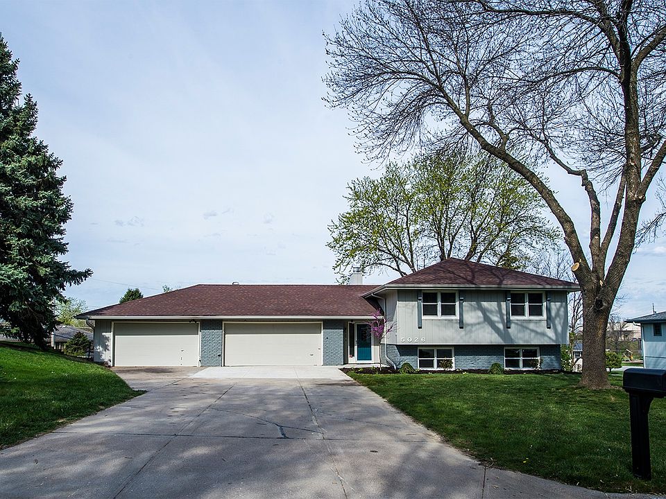 1st image of 5026 N 105th St