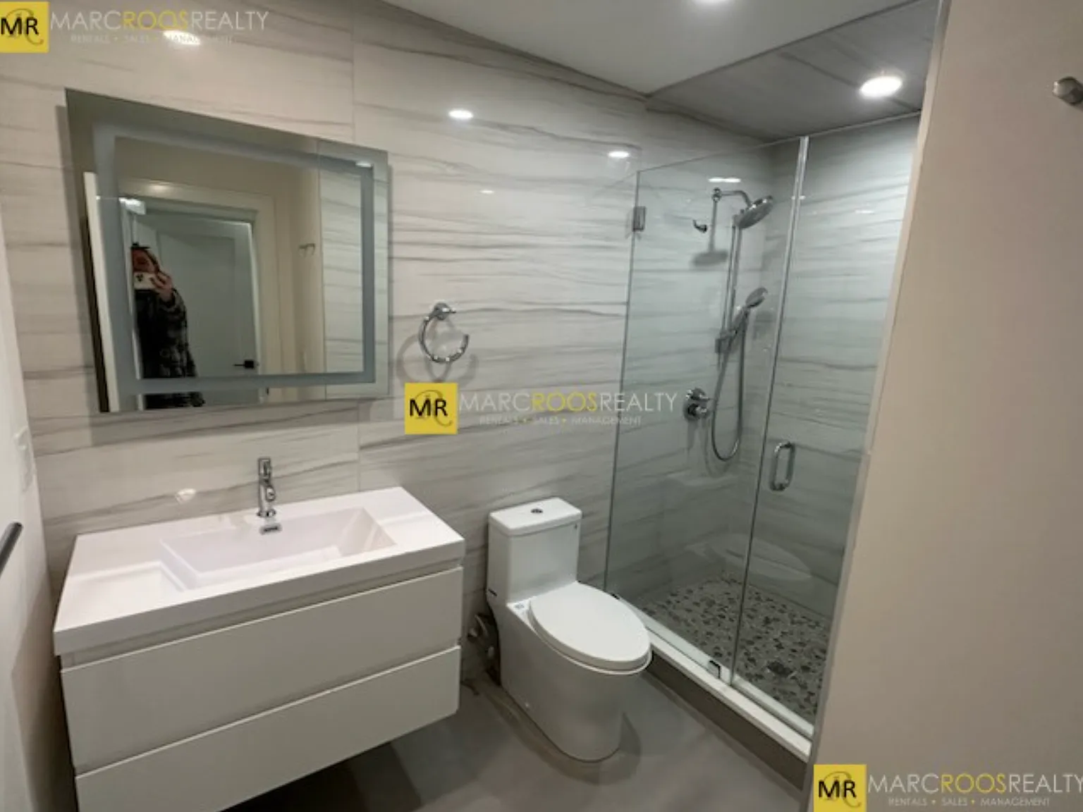 2 bed, 695 sqft, $3,700 — Photo 3