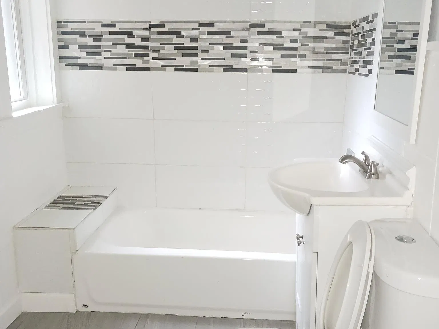 3 bed, $1,900 — Photo 2