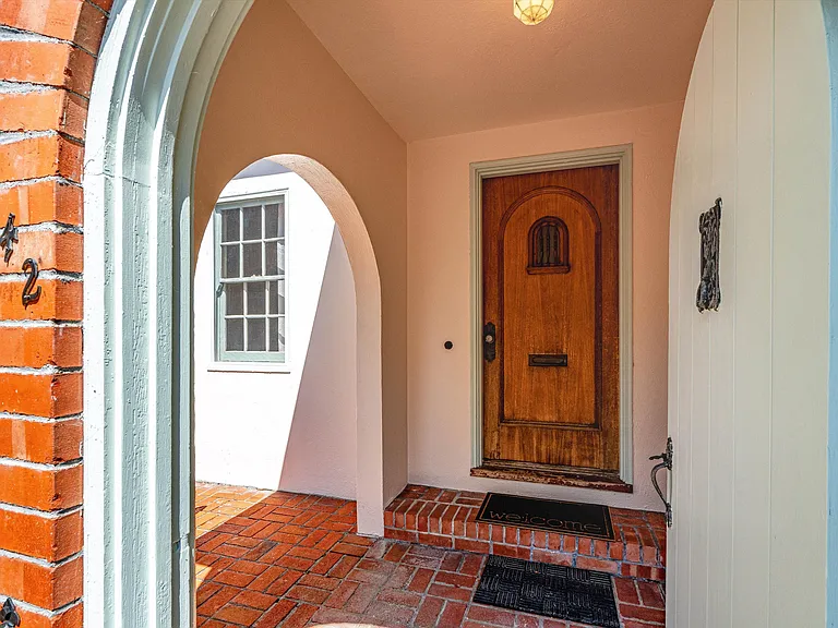 742 Austin Ave — Photo 33