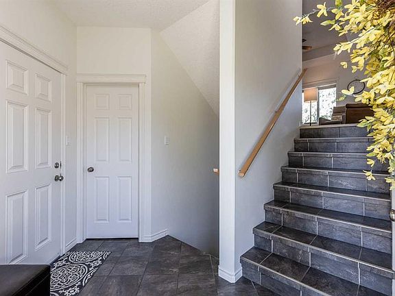 4th image of 42 Somerset Way SE