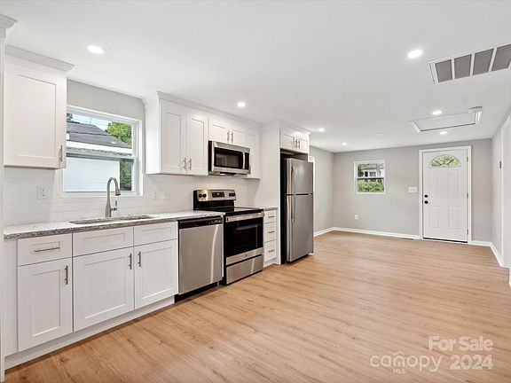 2nd image of 106 Morning Glory Ave