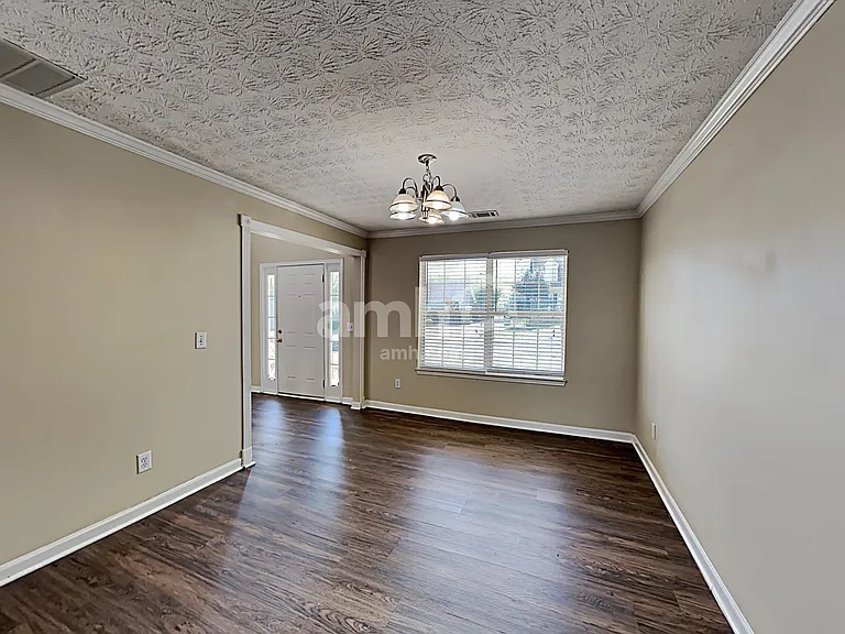 714 Baskins Cir — Photo 5