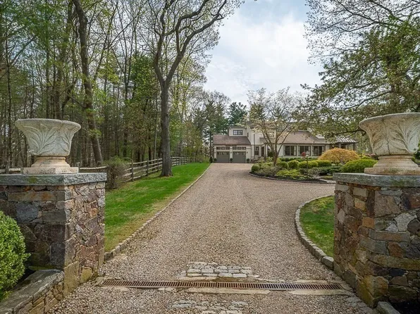 103 Essex St, South Hamilton, MA 01982