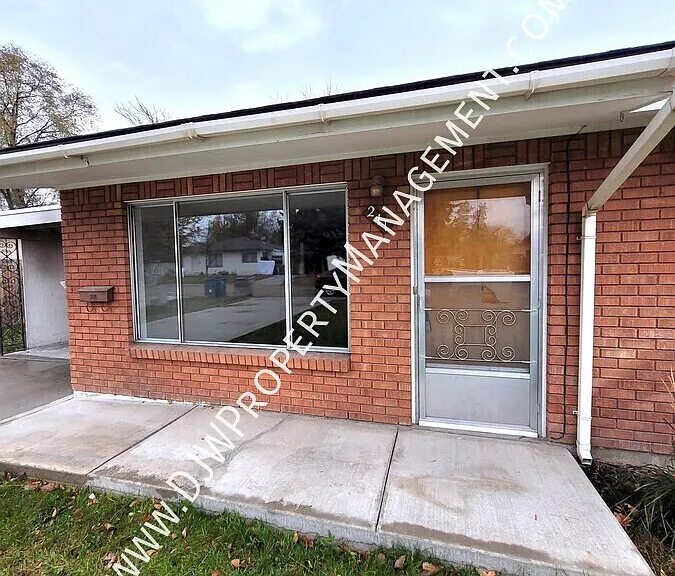 211 Owyhee Ave — Photo 2