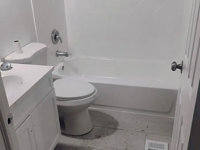 1242 S Albany Ave #1R — Photo 4