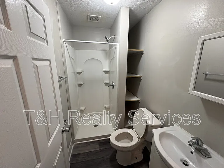 2116 Woodlawn Ave — Photo 20