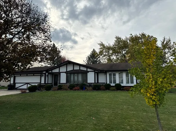 7715 W Briarwood Dr, Franklin, WI 53132