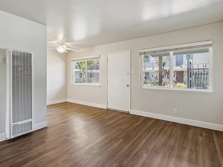 Coral Gardens Apartments — Photo 11