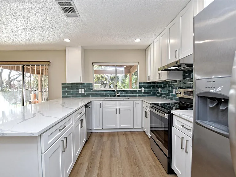 1307 Chalk Ln — Photo 12