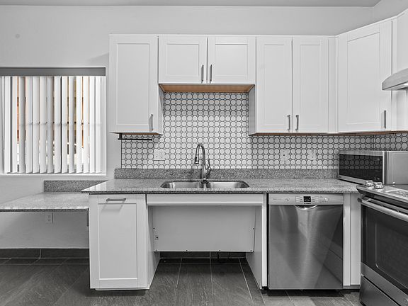 3rd image of 521 E Mission Ln #4