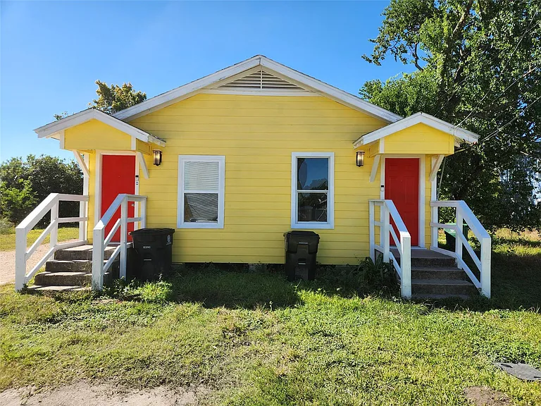 2706 Berry St #A — Photo 8