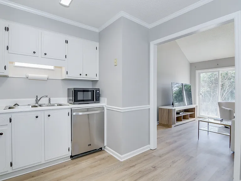 662 Tara Ln — Photo 10