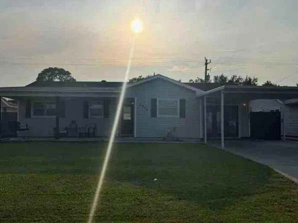 2414 Hampton Ln, Port Neches, TX 77651