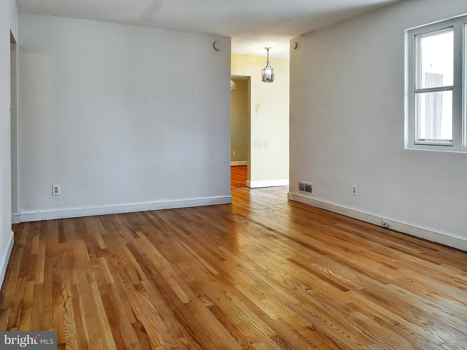 4 bed, 2.0 bath, 1357 sqft, $2,700 — Photo 4