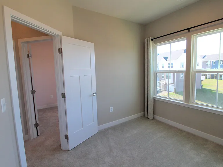 4489 Drysdale St — Photo 30