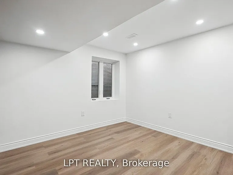 140 Springvalley Cres #LOWER — Photo 3