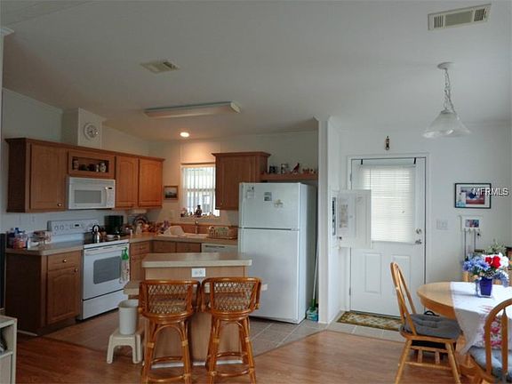 5th image of 537 Fleetwood St