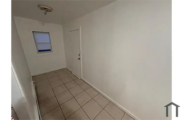 Building Photo - 817 Summer Ave #1
