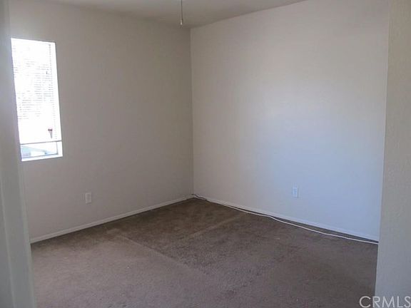 4th image of 335 1/2 S Center St #B