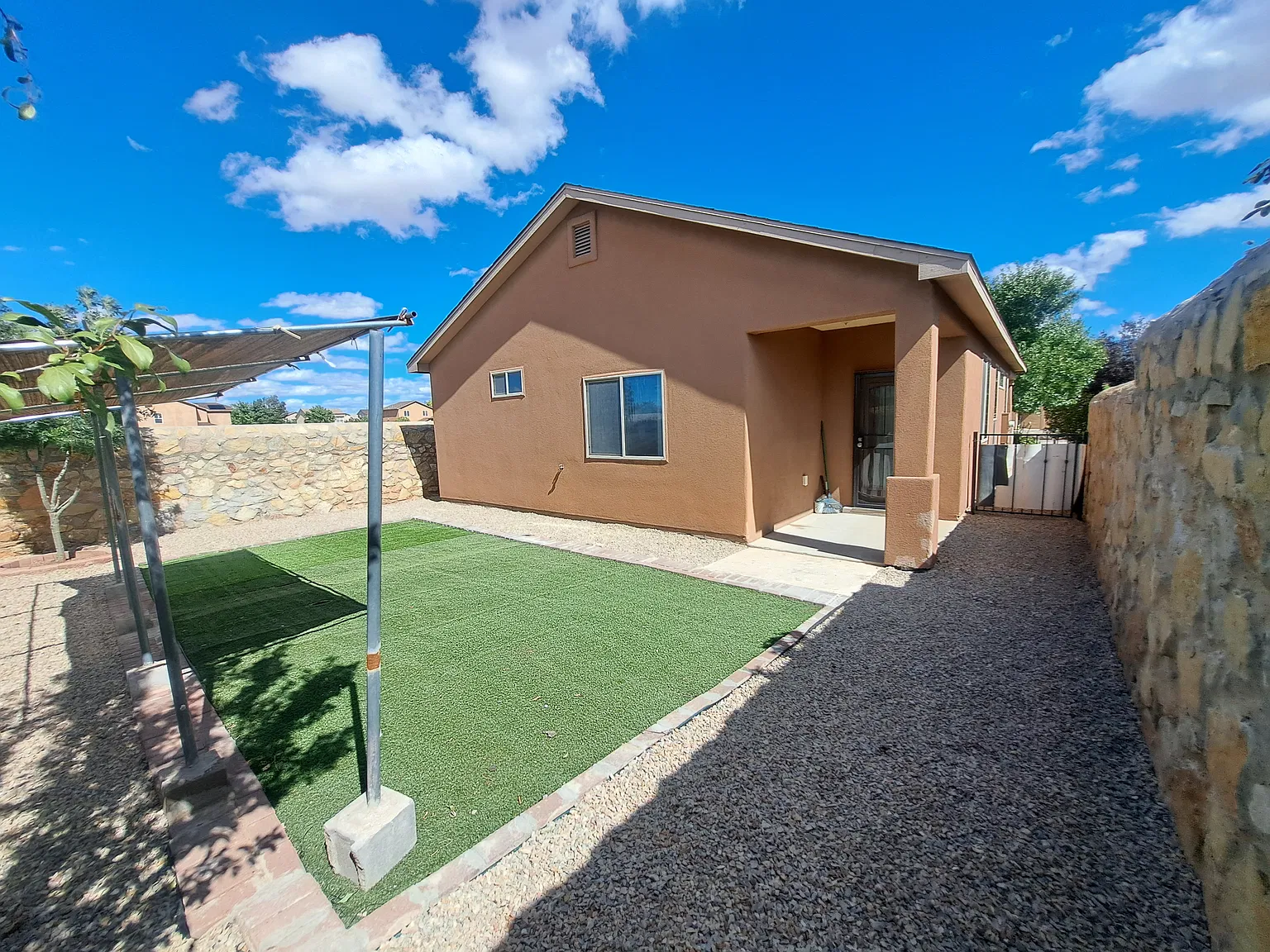3 bed, 1083 sqft, $1,550 — Photo 3
