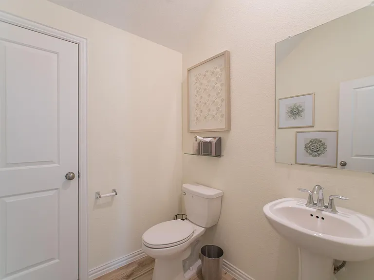 438 Lake Day Dr — Photo 35