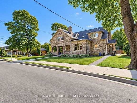 3rd image of 916 Queenston Rd
