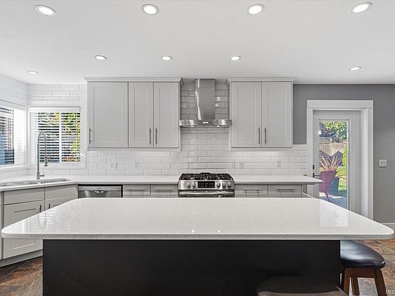 2nd image of 558 Johnstone Rd