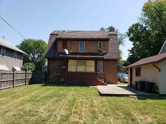 5th image of 1312 N Court St