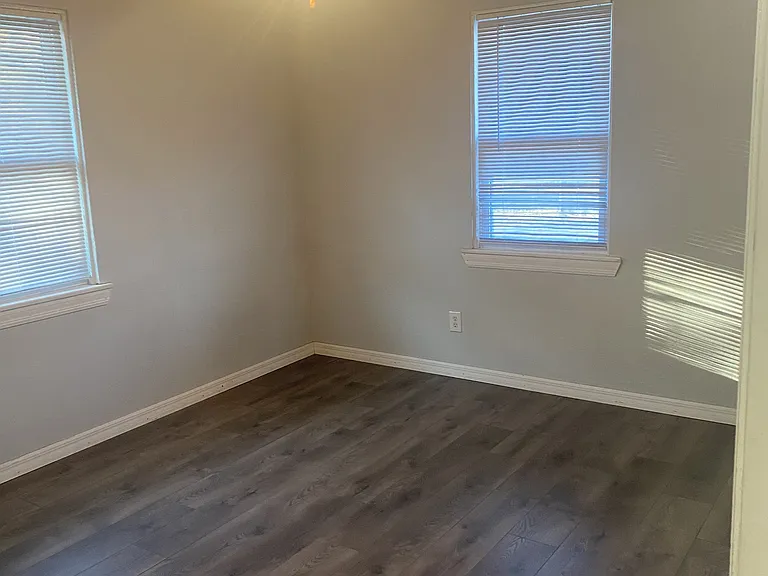 121 Julie Dr — Photo 17