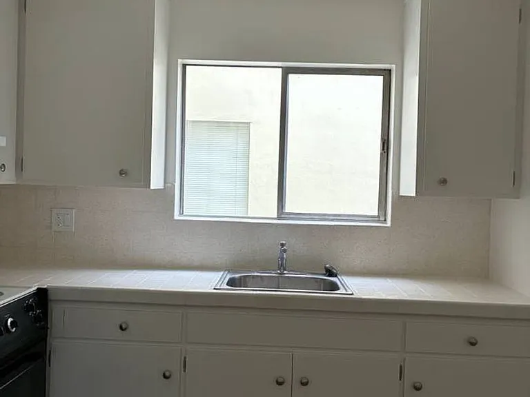720 2nd Ave — Photo 5