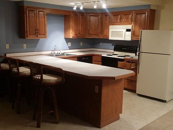 4th image of 552 Main St Suite B