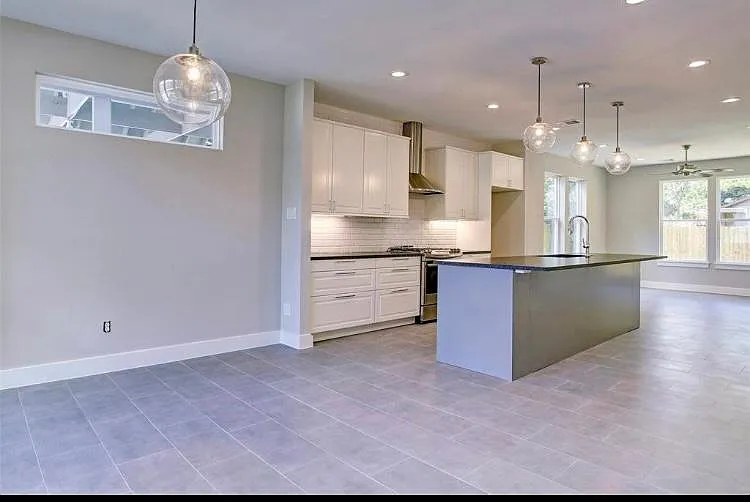 210 Marathon St — Photo 10