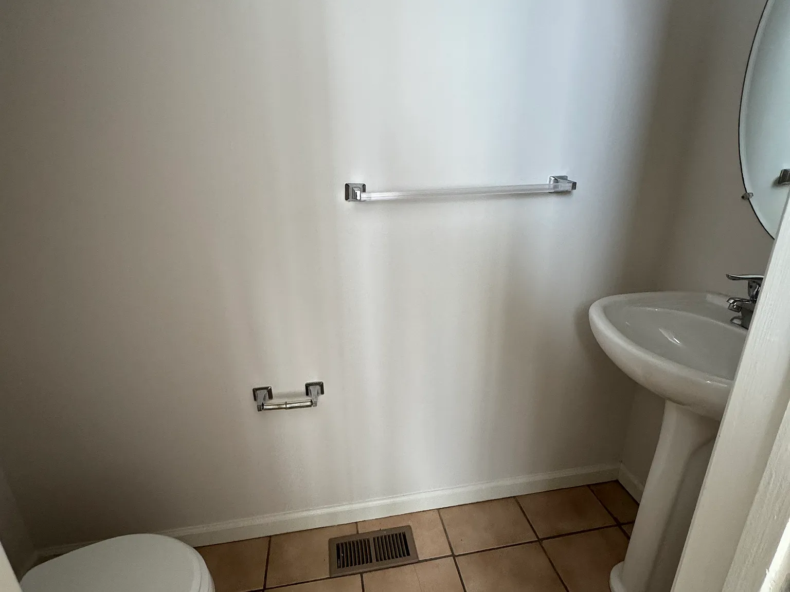 3 bed, 1.5 bath, 1296 sqft, $1,900 — Photo 4