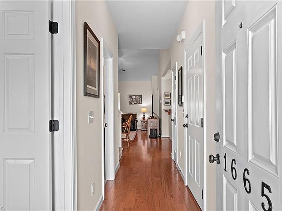 4th image of 1665 Preston Woods Dr