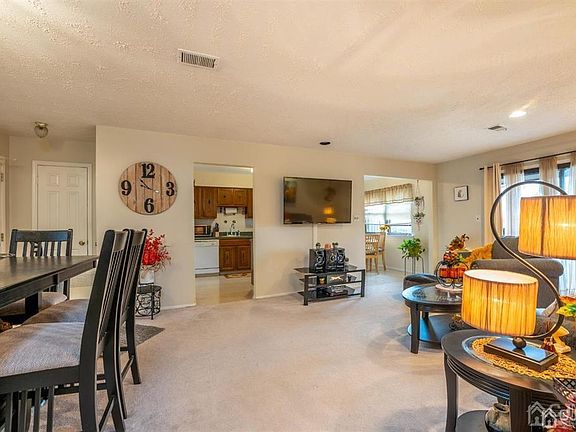 4th image of 306 Sharon Garden Ct