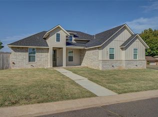 401 Clear View Dr, Washington, OK 73093