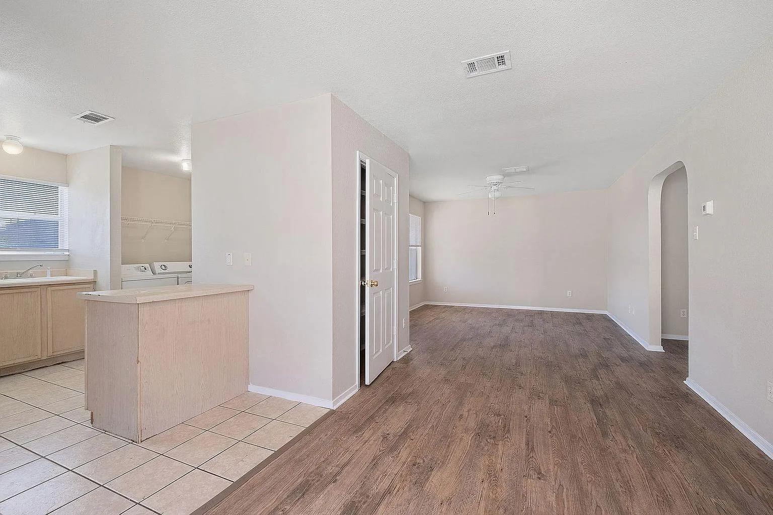 2 bed, 2.0 bath, 1024 sqft, $1,075 — Photo 4