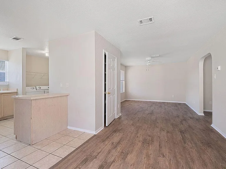 2214 Katy Ln #D — Photo 4