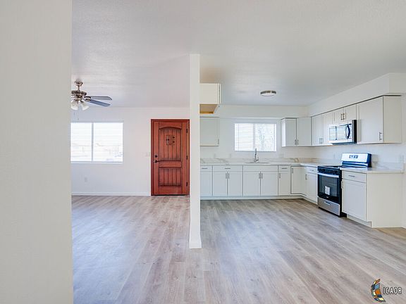 4th image of 321-8 W Holt Ave