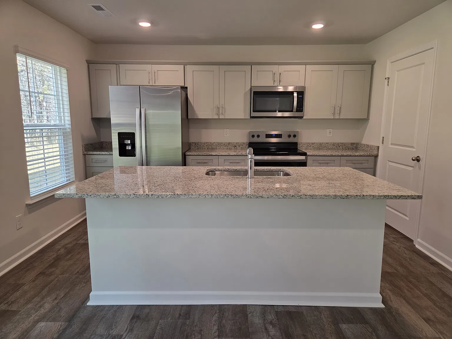 4 bed, 2164 sqft, $2,150 — Photo 3