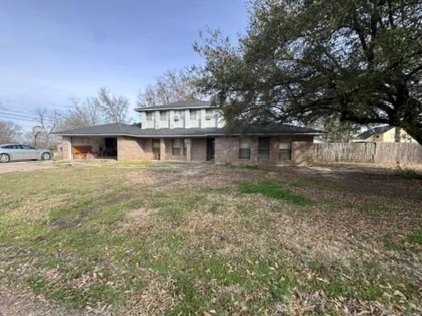 905 W 12th St, Clarksville, TX 75426