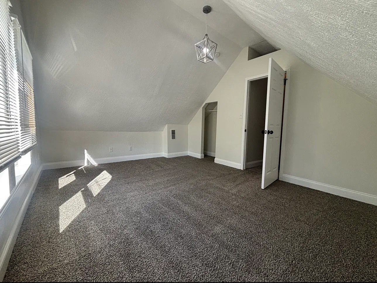 2 bed, 1231 sqft, $1,639 — Photo 3