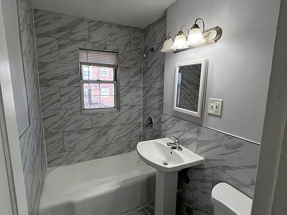 4th image of 4 Beaumont Pl