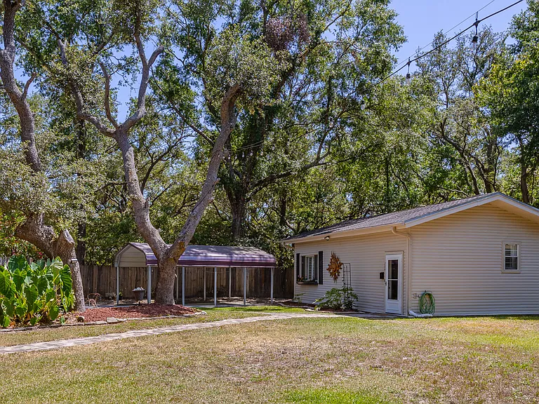 204 Bradley Dr — Photo 19