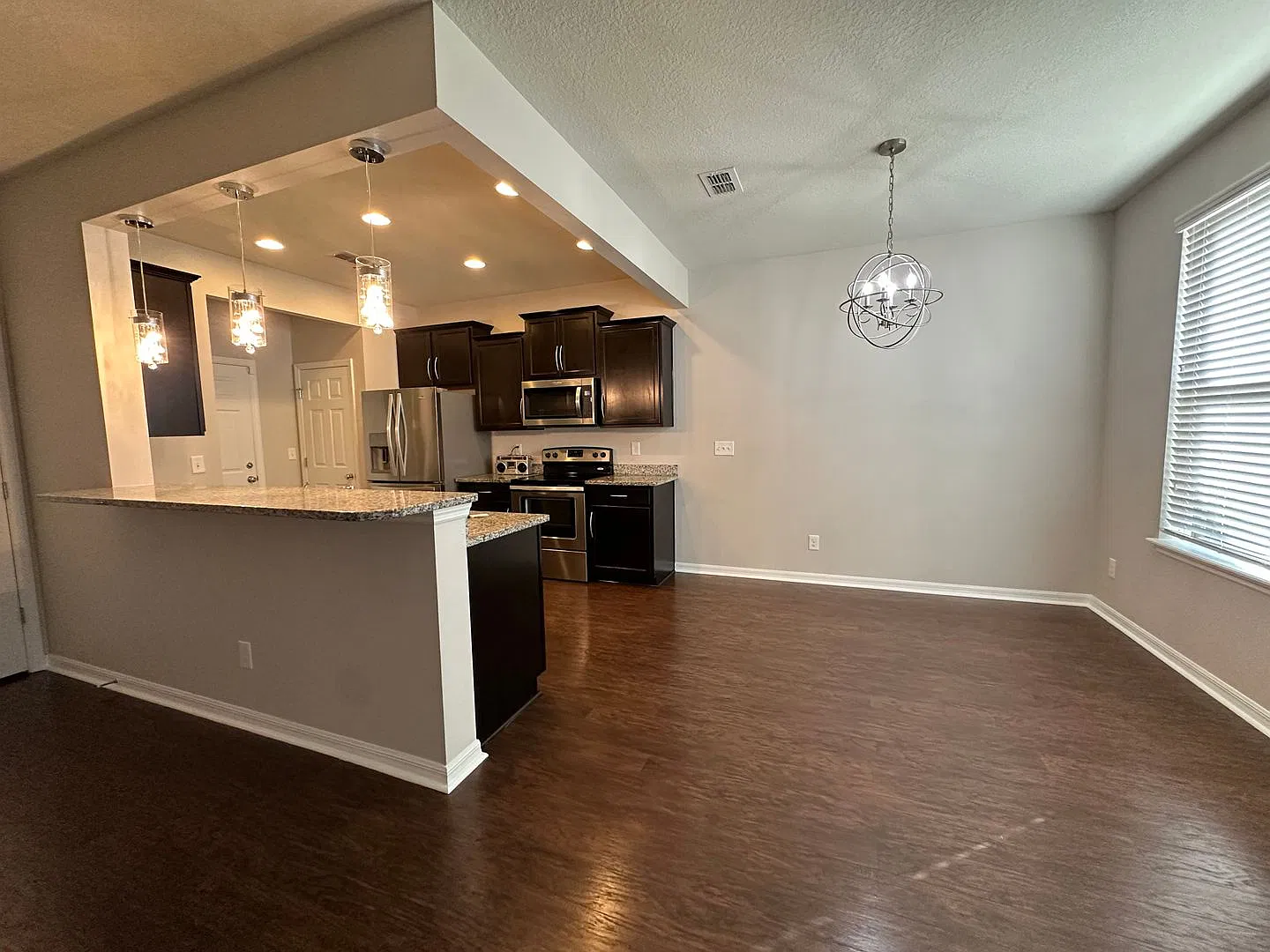Lovely Bartram Townhome with 2 Car Garage. — Photo 4