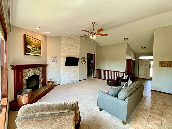 3rd image of 4219 Wild Horse Dr